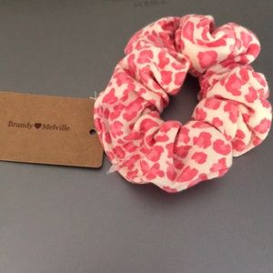 Brandy Melville scrunchie